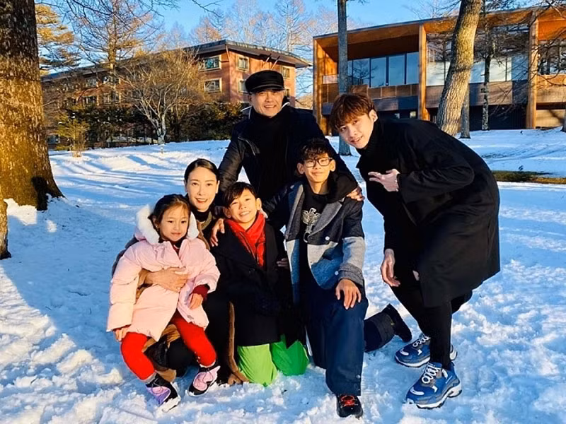 Trước khi trở về Việt Nam kinh doanh, Huỳnh Nhật Minh từng có thời gian dài du học tại Mỹ.