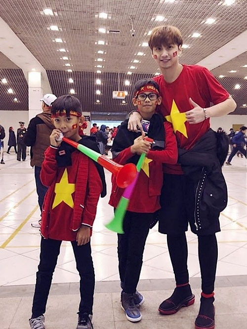 Con trai riêng của chồng Hà Kiều Anh là Huỳnh Nhật Minh sinh năm 1992, hiện đang là chủ một nhà hàng Ấn Độ và quán cà phê tại Vũng Tàu.