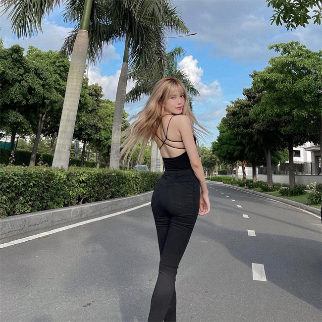 Nhờ chăm chỉ tập luyện nên Thiều Bảo Trâm duy trì được vóc dáng vạn người mê.