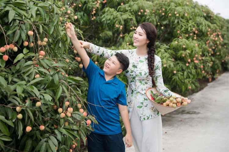 Là người khá kín tiếng, Á hậu Thụy Vân rất ít chia sẻ về cuộc sống gia đình mình, đặc biệt là chồng cô. Tuy nhiên, thỉnh thoảng cô vẫn chia sẻ hình ảnh cậu con trai đáng yêu trên trang cá nhân. (Ảnh: FBNV)