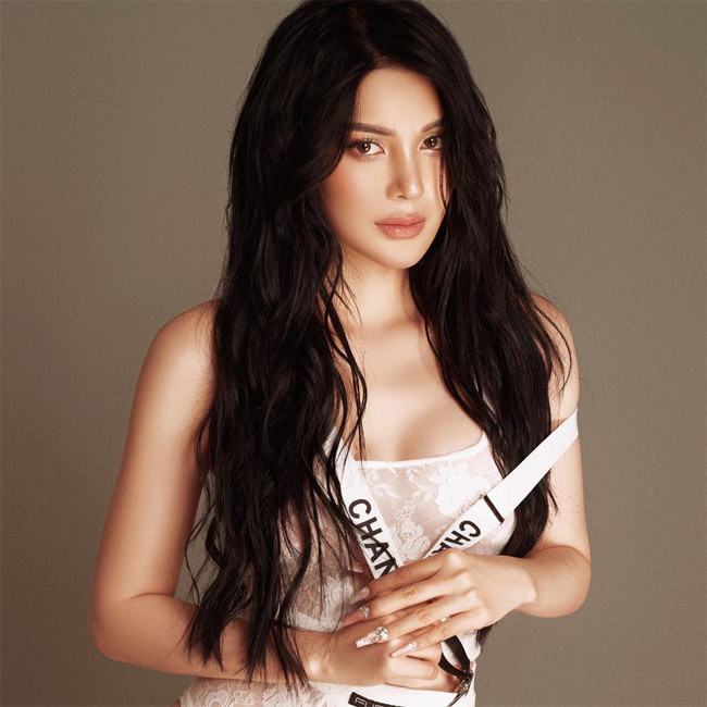  Vẻ gợi cảm của Lily Chen không chỉ nhờ body mà còn nhờ cách chọn trang phục quyến rũ.