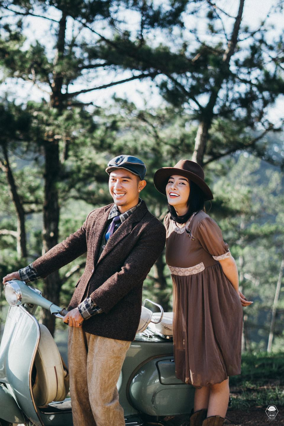 Bộ ảnh kín đáo hiếm hoi của Lương Bằng Quang và Ngân 98 tại Đà Lạt.Dù vậy, cặp đôi vẫn khó thoát khỏi "kiếp thị phi".