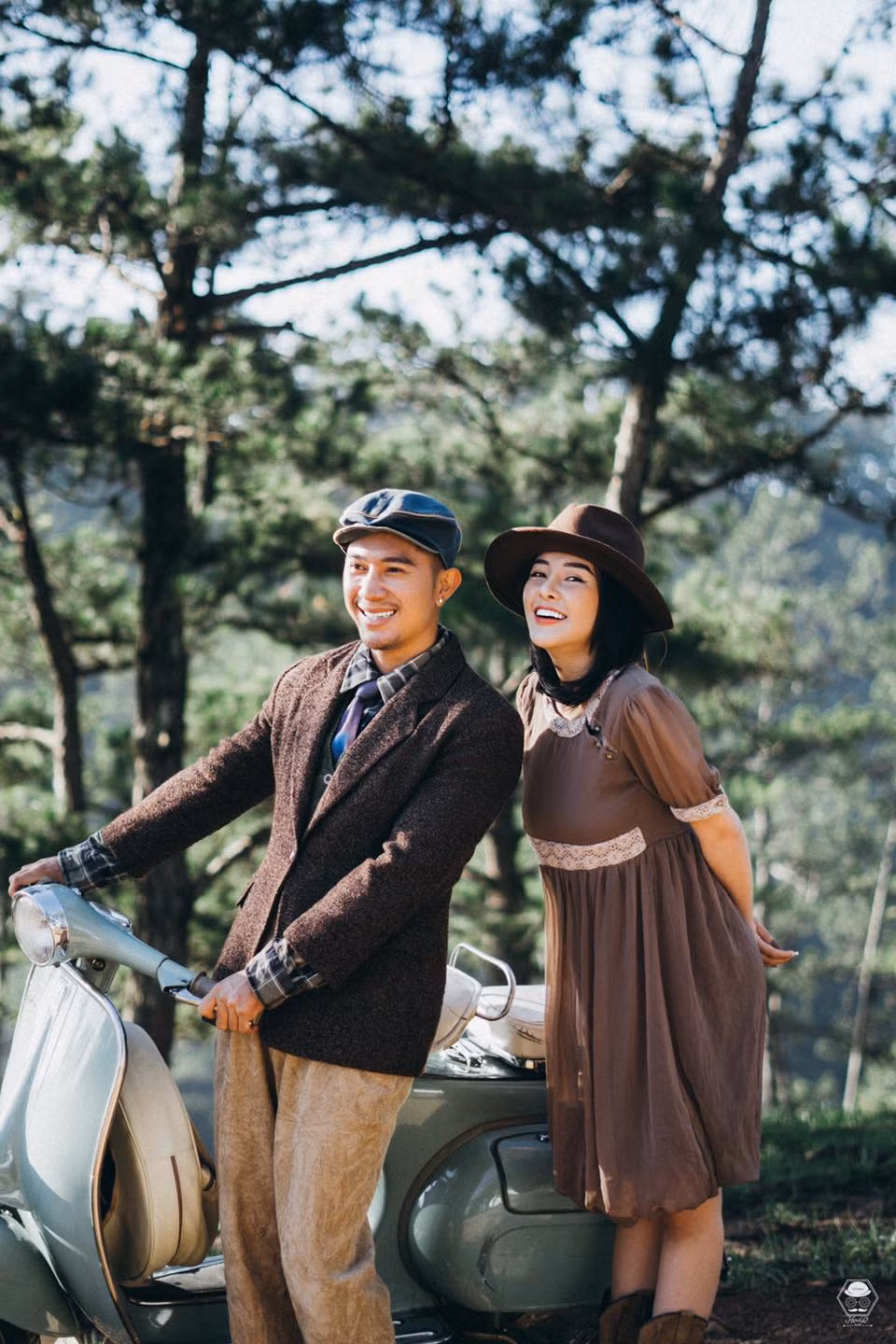 Bộ ảnh kín đáo hiếm hoi của Lương Bằng Quang và Ngân 98 tại Đà Lạt.Dù vậy, cặp đôi vẫn khó thoát khỏi "kiếp thị phi".