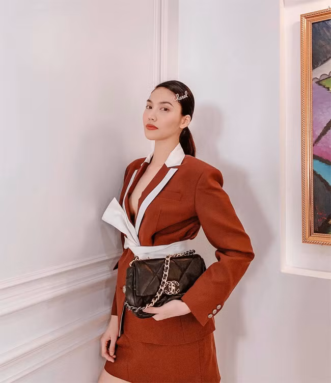 Người mẫu Lan Khuê cũng bị một công ty đa cấp dùng tên tuổi của cô để quảng cáo. “Khuê nghe fans phản ánh là “công ty đa cấp nằm trong một tòa nhà bên chỗ Tân Bình, đối diện chợ Phạm Văn Hai ở lầu 4” sử dụng hình ảnh của Khuê và lừa đảo rằng Khuê làm đại sứ cho họ. Khuê xin đính chính là Khuê không làm đại sứ cho công ty đó…”, nữ người mẫu lên tiếng cảnh báo.