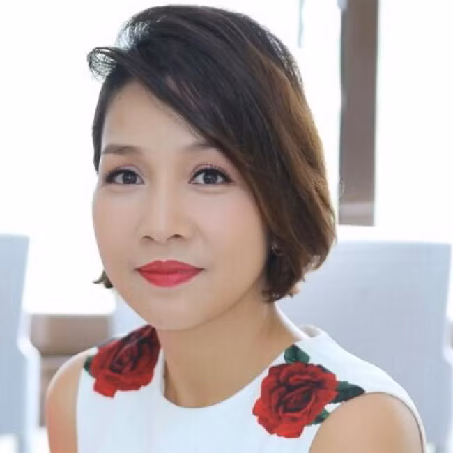 "Đây là một bài viết với thông tin hoàn toàn bịa đặt để lừa người mua hàng. Tôi đề nghị những người liên quan lập tức gỡ bài và công bố trước công luận xin lỗi tôi và gia đình. Thu hồi sản phẩm lừa đảo. Bạn có 1 ngày để làm việc này trước khi luật sư của tôi nói chuyện với bạn…”, Mỹ Linh chia sẻ trên trang cá nhân.