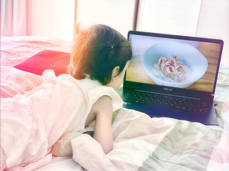 Trên trang cá nhân của Trường Giang thường xuyên cập nhật ảnh con gái hơn nhưng bức ảnh nào của Destiny cũng chỉ chụp phía sau.