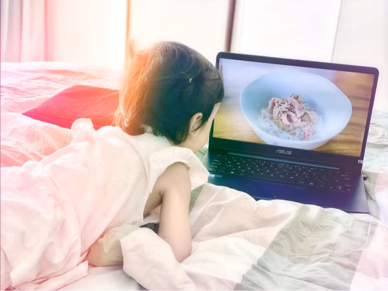 Trên trang cá nhân của Trường Giang thường xuyên cập nhật ảnh con gái hơn nhưng bức ảnh nào của Destiny cũng chỉ chụp phía sau.