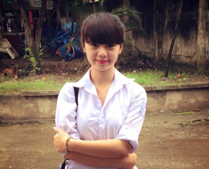 Dù nhan sắc có thừa, body gợi cảm nhưng cựu "hot girl Kem Xôi" chẳng thể giấu nổi khuyết điểm khó thay đổi chính là cặp đùi ếch dù tập luyện thể thao chăm chỉ cỡ nào.