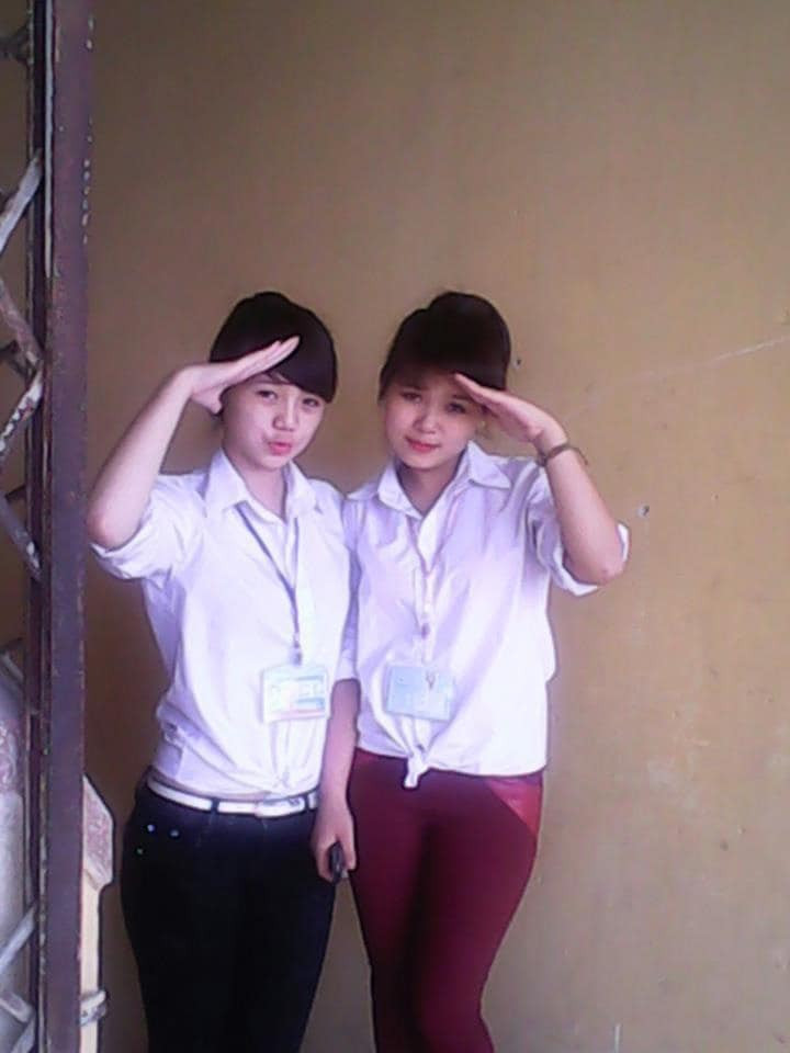 Mới đây trên trang cá nhân của mình, tiểu thư nhà họ Cao trong "Hướng dương ngược nắng" khoe loạt ảnh thời cấp 3 khiến fan không khỏi xuýt xoa.