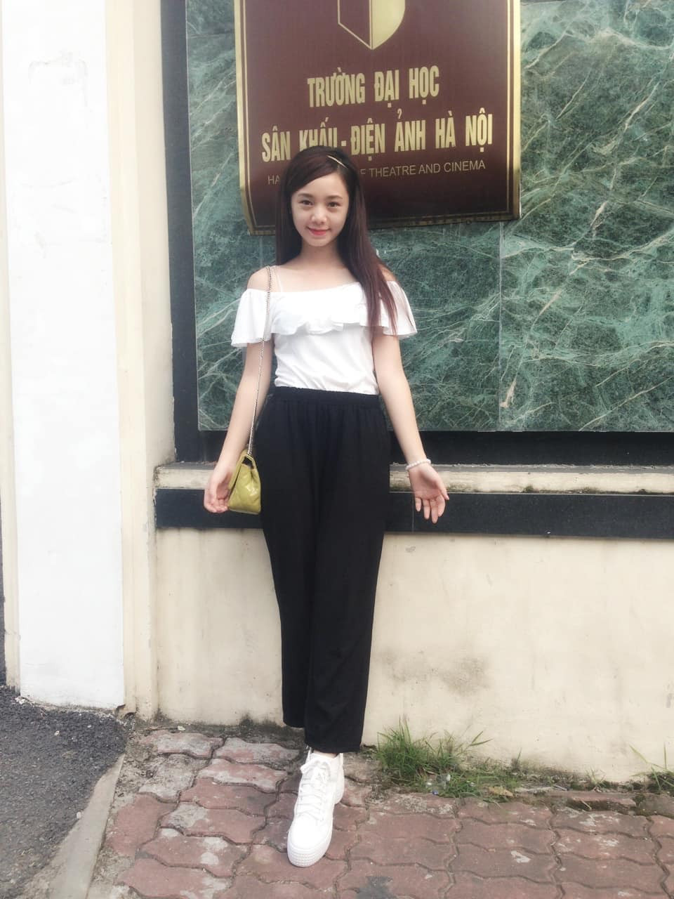 Nữ diễn viên vẫn giữ được nét xinh xắn, ngây thơ, hồn nhiên hồi là sinh viên năm nhất Trường Đại học Sân khấu điện ảnh Hà Nội.