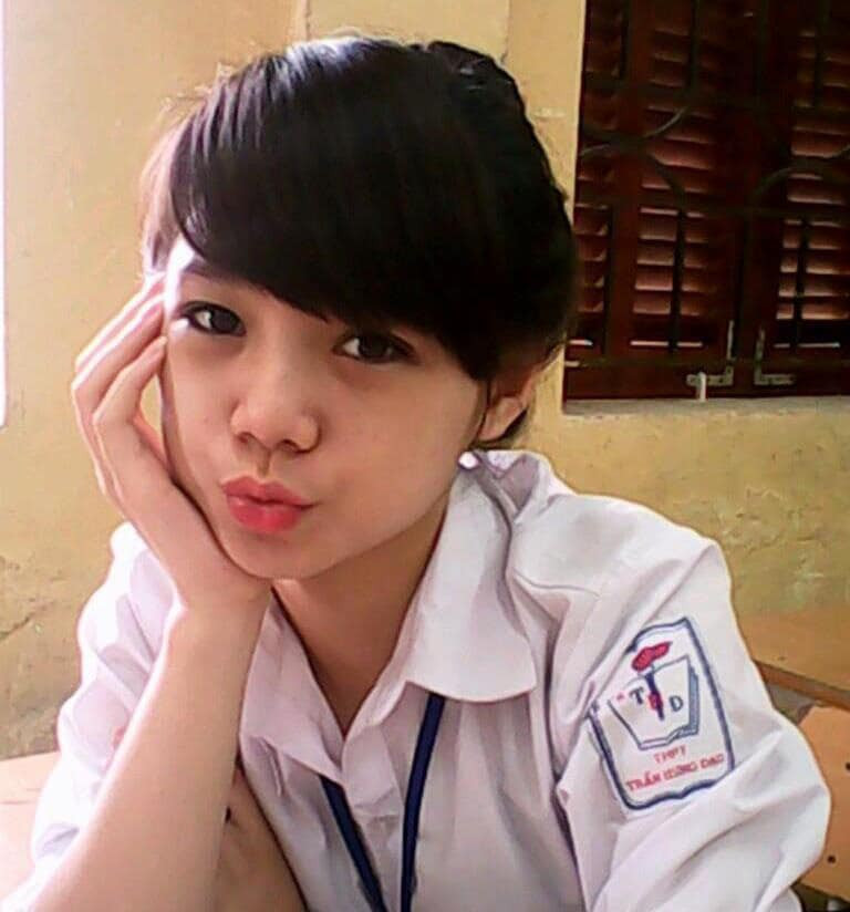 Quỳnh Kool từ thời cấp 3 đã sở hữu gương mặt bầu bĩnh, nước da trắng mang "thương hiệu" của cô cho tới tận bây giờ.