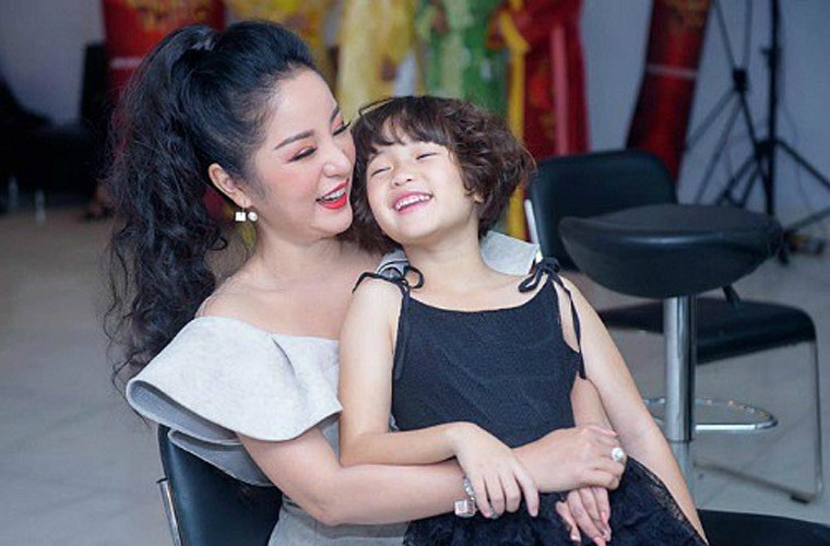 Năm ngoái, Thúy Nga trở về Mỹ thời điểm dịch chưa bùng phát vì có công việc nhưng hiện tại cô vẫn chưa thể quay trở lại Việt Nam. Con gái Thúy Nga hiện đang ở Việt Nam nên hàng ngày Thúy Nga phải gọi video call 2-3 lần cho con.