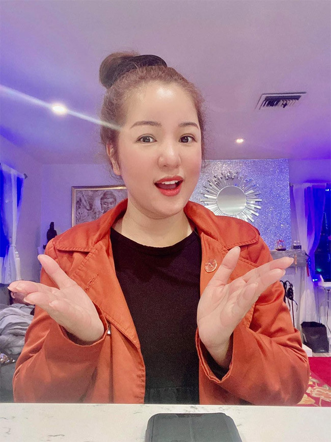 COVID-19 khiến Thúy Nga phải hủy toàn bộ phim điện ảnh, phim truyền hình và các show diễn ở cả Việt Nam lẫn Mỹ, nên cô phải tiêu lạm vào tiền tiết kiệm. Nữ diễn viên hài chỉ mong nhanh được quay trở lại Việt Nam với con và tiếp tục công việc.