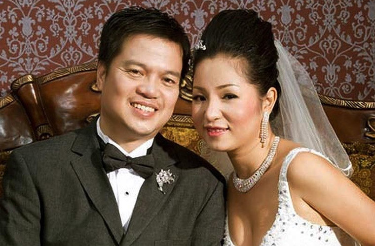 Năm 2010, danh hài Thúy Nga bất ngờ kết hôn và theo chồng sang Mỹ định cư, rồi sinh con gái Nguyệt Cát.