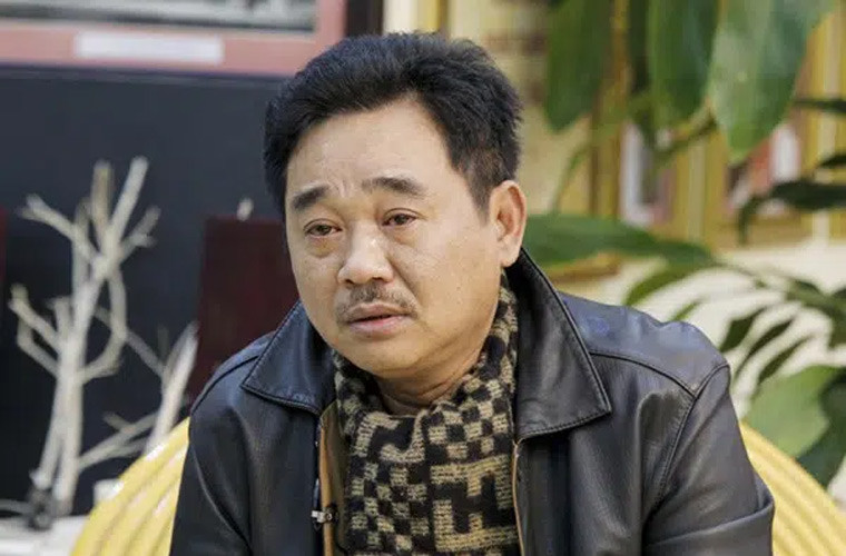 Quốc Khánh có một thói quen nữa là gần như không nghe điện thoại của người lạ và ngày nào được nghỉ làm là anh ngủ vùi tới 12h trưa mới dậy.