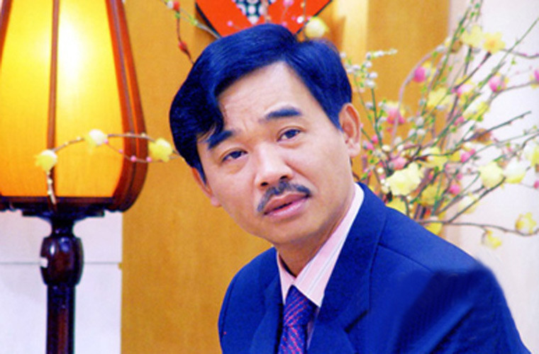 Không chịu lấy vợ, nhưng Quốc Khánh bật mí anh vẫn có người yêu. "Tất nhiên, đời tôi phải có đàn bà chứ, nếu không thành hâm à? Tình yêu là một phép màu. Nó làm cho con người ta trẻ lại, luôn vui cười và thấy cuộc sống tươi đẹp. Vợ có thể thiếu nhưng tình yêu thì… không thể…”.