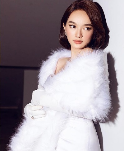 Kaity Nguyễn được mệnh danh là ngôi sao vụt sáng chỉ sau một đêm sau thành công của vai diễn đầu tay trong bộ phim điện ảnh ăn khách "Em chưa 18" (2017).