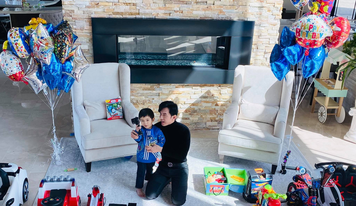 Đan Trường không ít lần chia sẻ trên truyền thông rằng hai vợ chồng dù có sự khác biệt trong sở thích và tính cách, nhiều lúc tranh cãi trong cách dạy con nhưng sự nhẫn nại và tôn trọng nhau giúp vợ chồng anh giữ gìn được hôn nhân.