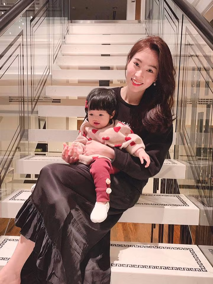 Đặng Thu Thảo cũng là một trong những người đẹp có cuộc sống viên mãn nhất trong số các Hoa hậu Việt Nam.