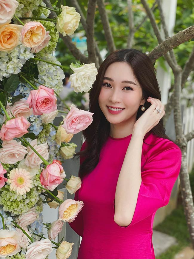 Kể từ khi kết hôn, Đặng Thu Thảo ít khi tham gia các sự kiện showbiz và toàn tâm toàn ý chăm sóc gia đình, chồng, con.