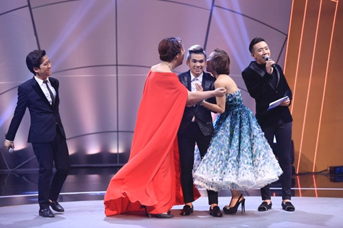 Trấn Thành từng bày tỏ sự khâm phục với thí sinh trong chương trình "Bước nhảy ngàn cân": "Ngọc Sơn từ hotdog biến thành hotboy". Dù sau đó giải thích không có ý xấu nhưng câu nói của nam MC vẫn khiến khán giả không hài lòng.