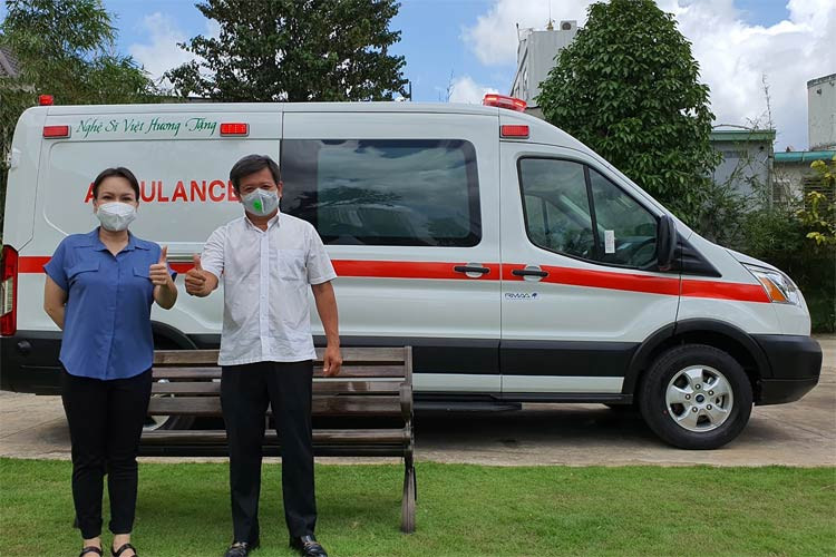 Theo Việt Hương, dự tính ban đầu chiếc xe có giá 1,7 tỷ đồng. Tuy nhiên vì muốn mua xe chuyên dụng, được nhập từ Mỹ về nên giá trị lên đến hơn 2,5 tỷ đồng. Dù chi phí đội lên nhiều, vợ chồng Việt Hương vẫn cố gắng bù tiền túi.