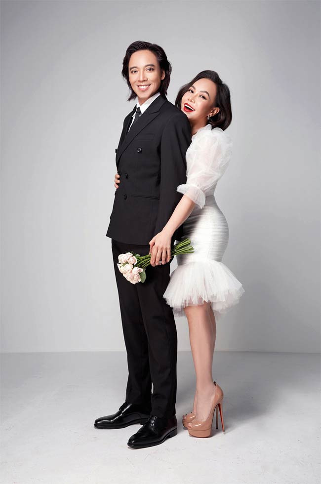 Trước đó, đầu năm 2021, Việt Hương đã thuyết phục chồng về Việt Nam định cư sau 26 năm sống ở Mỹ. Việt Hương cho biết, sở dĩ chồng cô đồng ý vì phải chứng kiến nhiều mất mát.