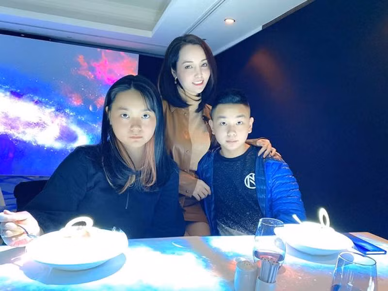 Huyền Anh thừa hưởng nét dịu dàng, nữ tính của mẹ.