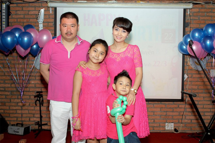 Hai con Mai Thu Huyền cách đây 8 năm.