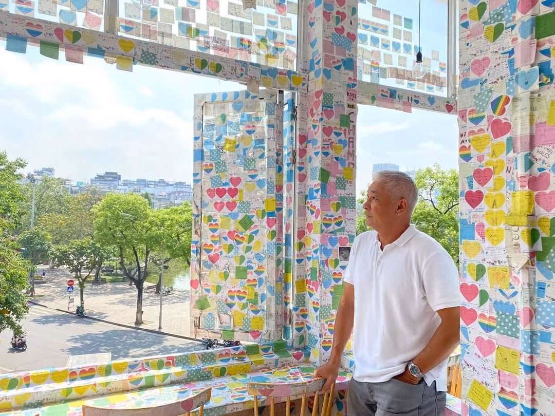 Thường xuyên luyện tập võ thuật giúp nam nghệ sĩ sinh năm 1962 duy trì được thân hình rắn rỏi, khỏe khoắn.