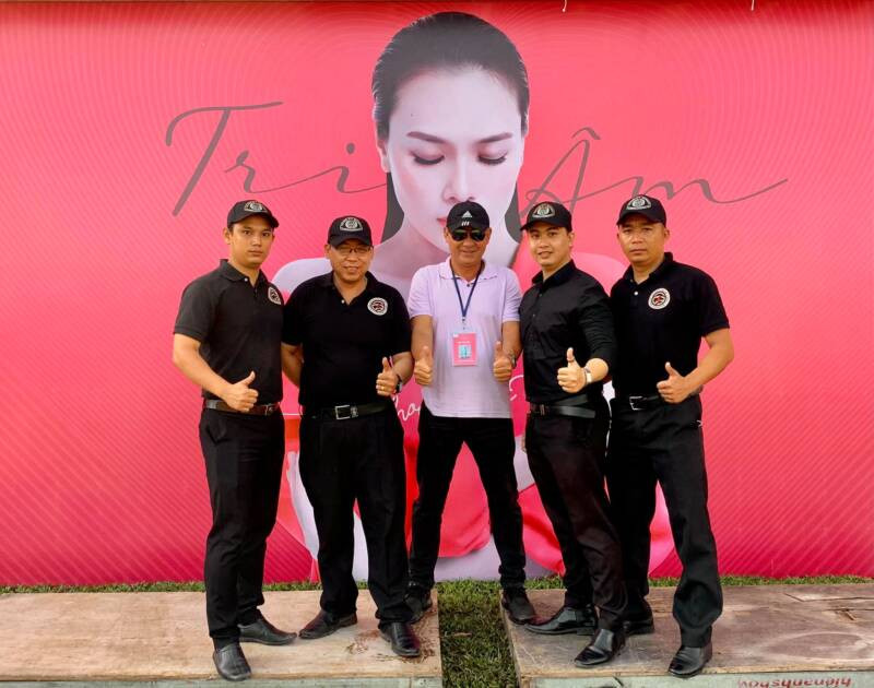 Ở tuổi 59, nam diễn viên vẫn giữ được phong thái đĩnh đạc và phong độ như thanh niên.