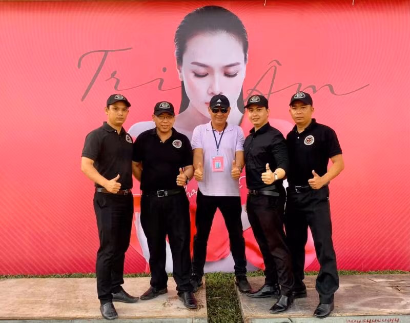 Ở tuổi 59, nam diễn viên vẫn giữ được phong thái đĩnh đạc và phong độ như thanh niên.