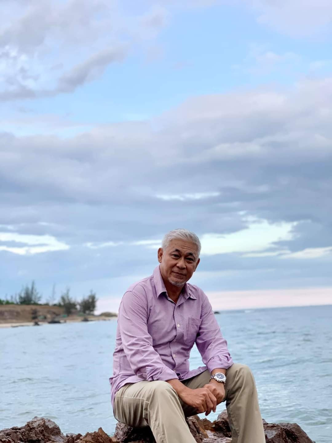 Nguyễn Văn Tùng (Tùng Yuki) là gương mặt quen thuộc với khán giả truyền hình qua những bộ phim như: "Dốc tình", "Bí mật tam giác vàng", "Bỗng dưng muốn khóc", "Ngôi nhà hạnh phúc", "Vừa đi vừa khóc"…