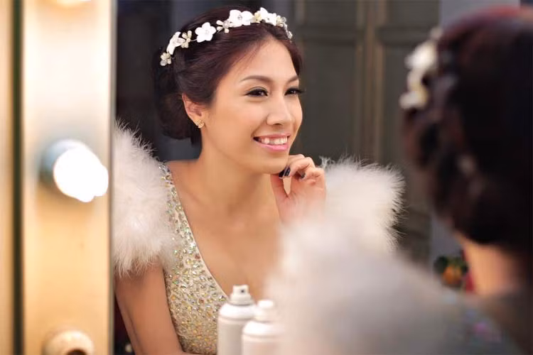 Sau hai scandal tình ái với hai cầu thủ nổi tiếng, Pha Lê lại tiếp tục gây chú ý khi bật mí cô đang hẹn hò với nhà quay phim đã một đời vợ. (Ảnh: FBNV)