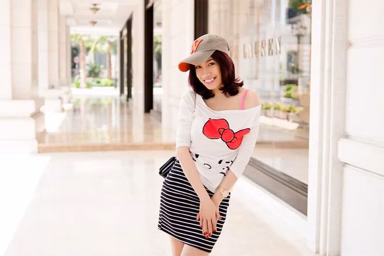 Càng về sau này, Pha Lê càng kín tiếng trong chuyện yêu đương hơn. Mọi người chỉ biết cô đang hẹn hò ai đó khi chia sẻ thông tin bị sảy thai vào đầu năm 2018 hoặc cô kể lại chuyện từng bị bạn trai hành hung lúc sang lưu diễn tại Mỹ vào năm 2017.