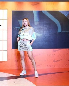 Á quân The Face 2016 sở hữu nước da nâu nóng bỏng.