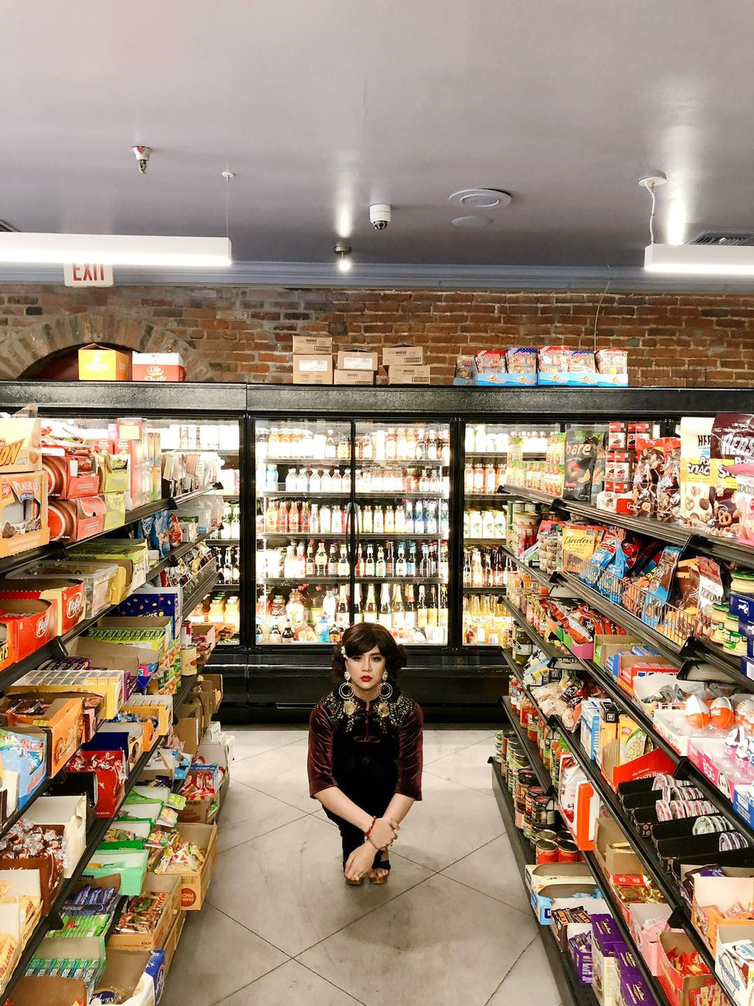 Mới đây, trên trang cá nhân, Duy Khánh đăng loạt ảnh hài hước kèm dòng chú thích: "Đây là trạng thái duy nhất của tôi những ngày qua ở yên trong nhà giãn cách".