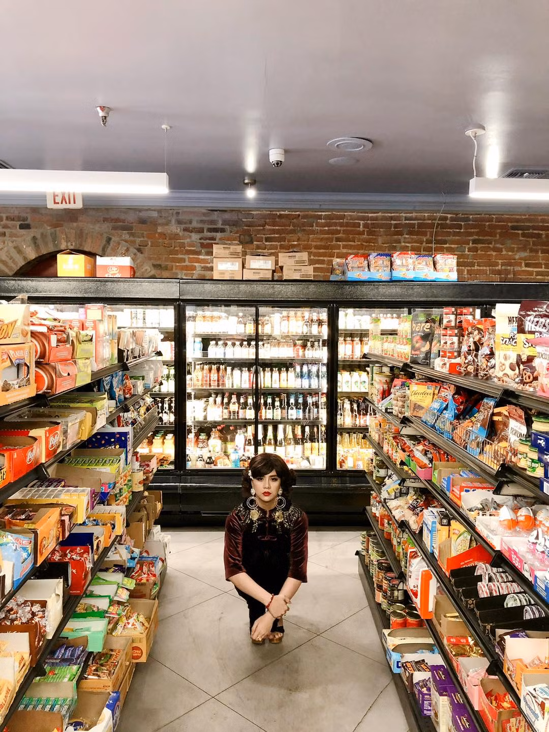 Mới đây, trên trang cá nhân, Duy Khánh đăng loạt ảnh hài hước kèm dòng chú thích: "Đây là trạng thái duy nhất của tôi những ngày qua ở yên trong nhà giãn cách".