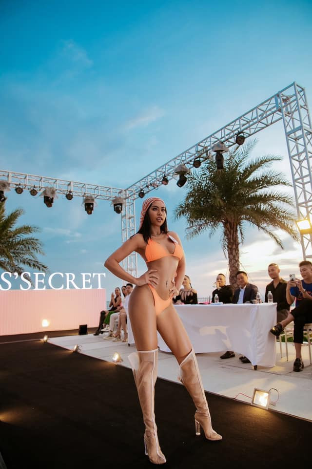 Những cô gái hoàn thiện nhất sau khi casting sẽ được training bài bản.