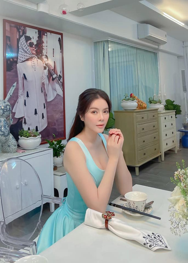 Nhờ ăn uống khoa học nên cô không bị lên cân và vẫn giữ được body gợi cảm.