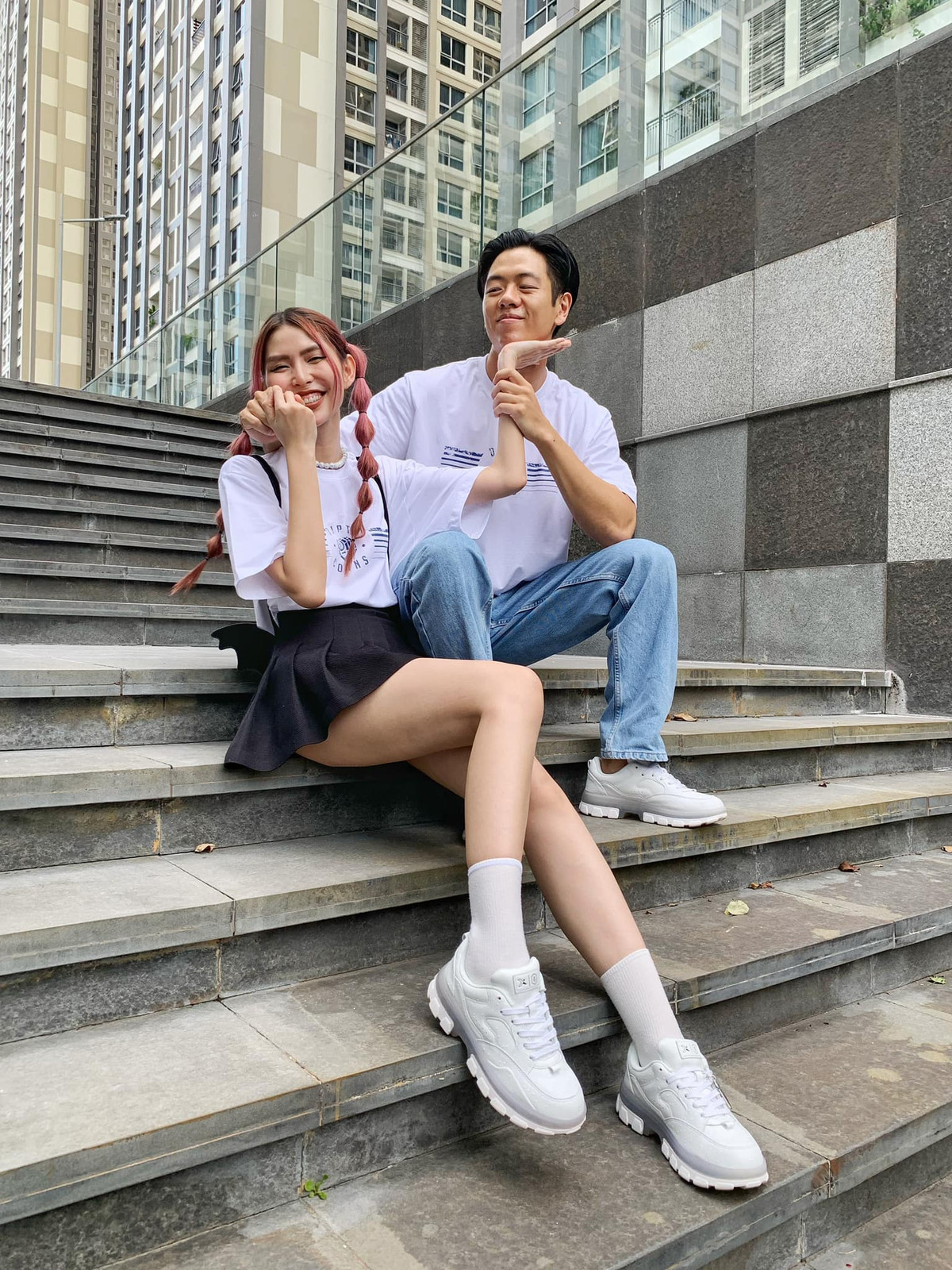  Á quân Vietnam's Next Top Model Thùy Dương và bạn trai thường xuyên diện đồ đôi, đi siêu thị, dạo phố, nấu ăn cùng nhau...