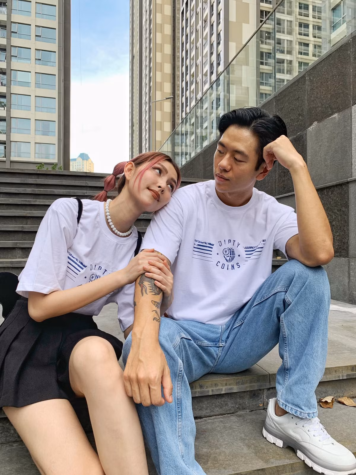 Thời gian gần đây, trên trang cá nhân của mình, bạn trai "6 múi" của người mẫu Thùy Dương cũng thường xuyên đăng ảnh "tình bể bình" của cả hai.