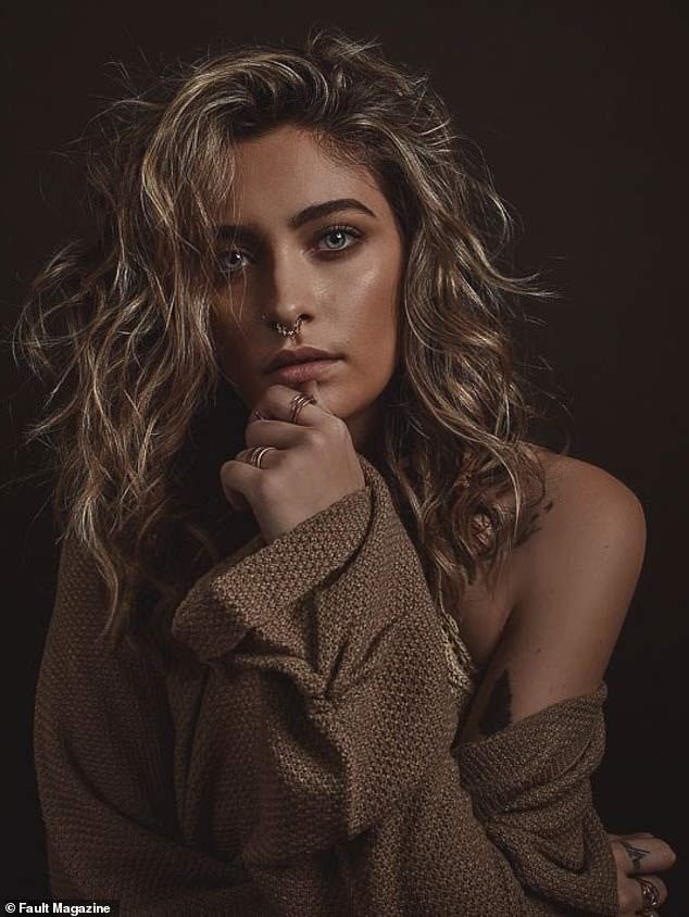 Năm 2018, Paris tham gia bộ phim "Gringo" cùng các diễn viên nổi tiếng như Charlize Theron, Amanda Seyfried và ThandieNewson. (Ảnh: Fault Magazine)