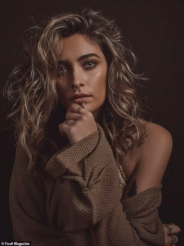 Năm 2018, Paris tham gia bộ phim "Gringo" cùng các diễn viên nổi tiếng như Charlize Theron, Amanda Seyfried và ThandieNewson. (Ảnh: Fault Magazine)