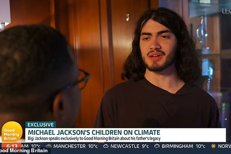 Prince Michael Jackson II, (còn được gọi là Blanket) con trai thứ ba của Michael Jackson, hiếm khi xuất hiện trước công chúng kể từ khi cha qua đời.