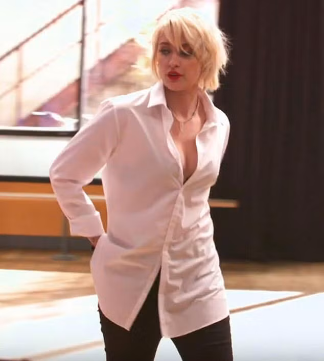 Ngoài khả năng âm nhạc, cô gái sinh năm 1998 còn thử sức với phim ảnh. Tháng 3/2017, Paris lần đầu đóng phim trong một series phim của FOX Star. (Ảnh: Rex)