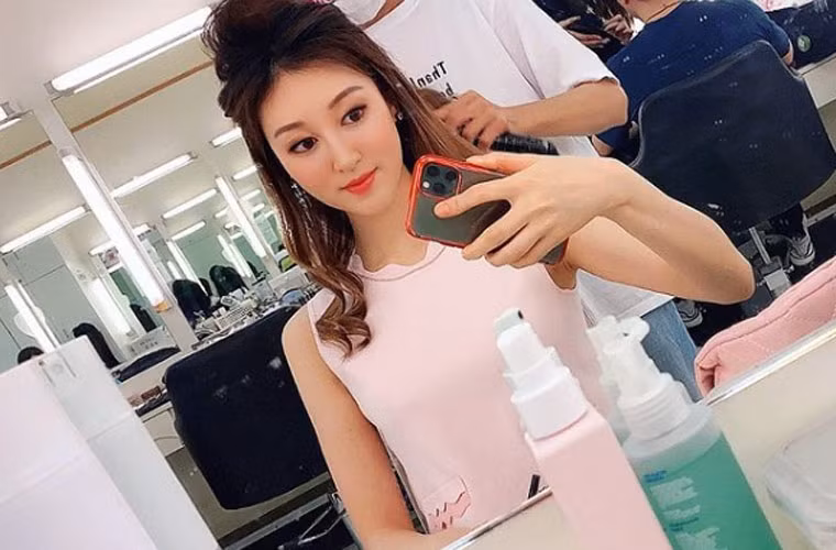 Với khoản tiền kếch xù được chồng cũ chia sau khi ly hôn, Hà Diễm Quyên tận hưởng cuộc sống vô cùng xa hoa.