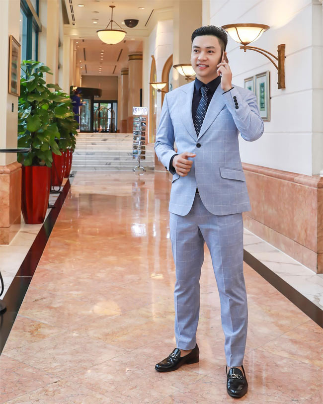 Ngoài ra, nam ca sĩ 37 tuổi đang điều hành một công ty truyền thông tổ chức sự kiện cho giới nghệ sĩ ở Hà Nội.