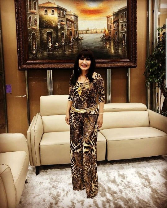 U80 nhưng vóc dáng của Thanh Lan vẫn khiến nhiều người trầm trồ.