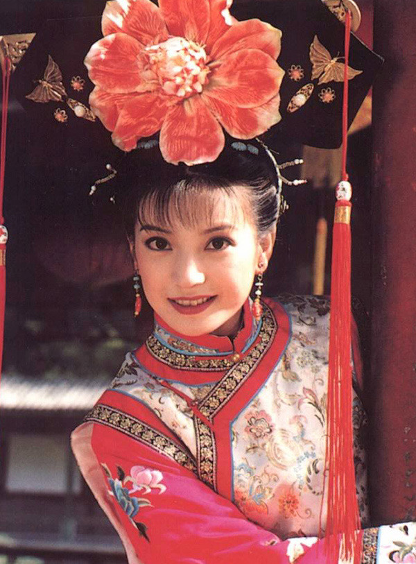 Nhờ vai nàng Tiểu Yến Tử thông minh, tinh nghịch trong "Hoàn Châu Cách Cách" mà sự nghiệp của Triệu Vy lên như diều gặp gió. Cô nhanh chóng trở thành ngôi sao hạng A của Cbiz. (Ảnh: VTV)